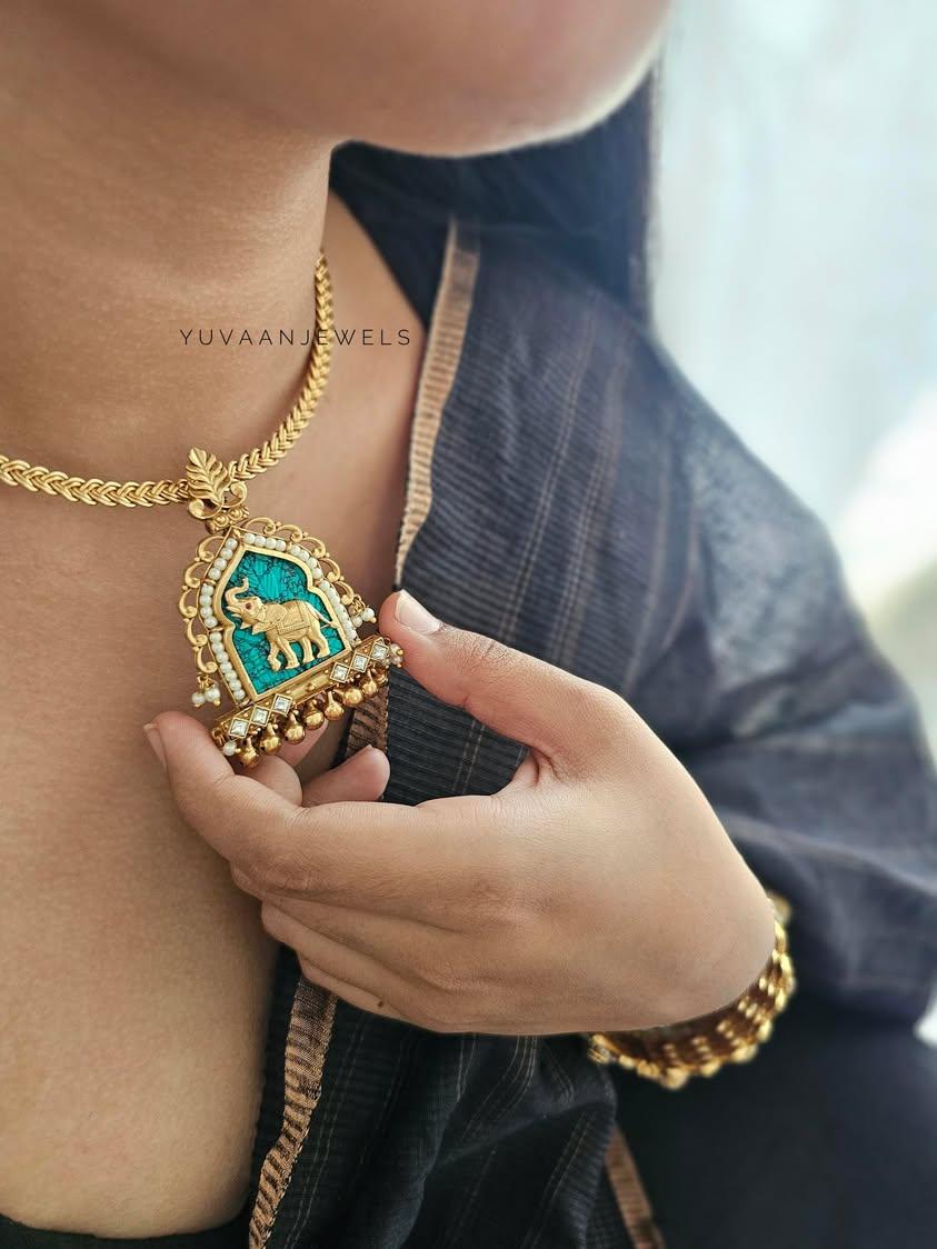Mandira hasli Thumbnail