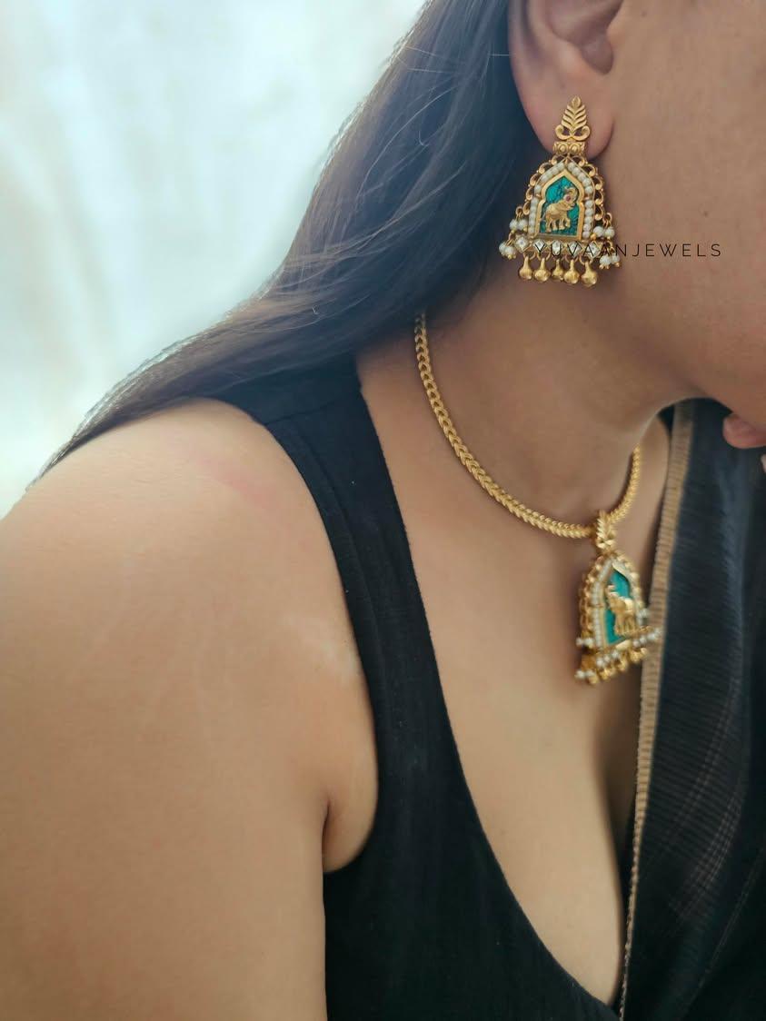 Mandira hasli Thumbnail