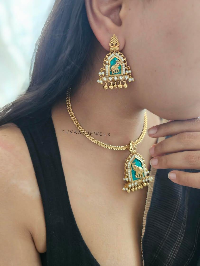 Mandira hasli Thumbnail