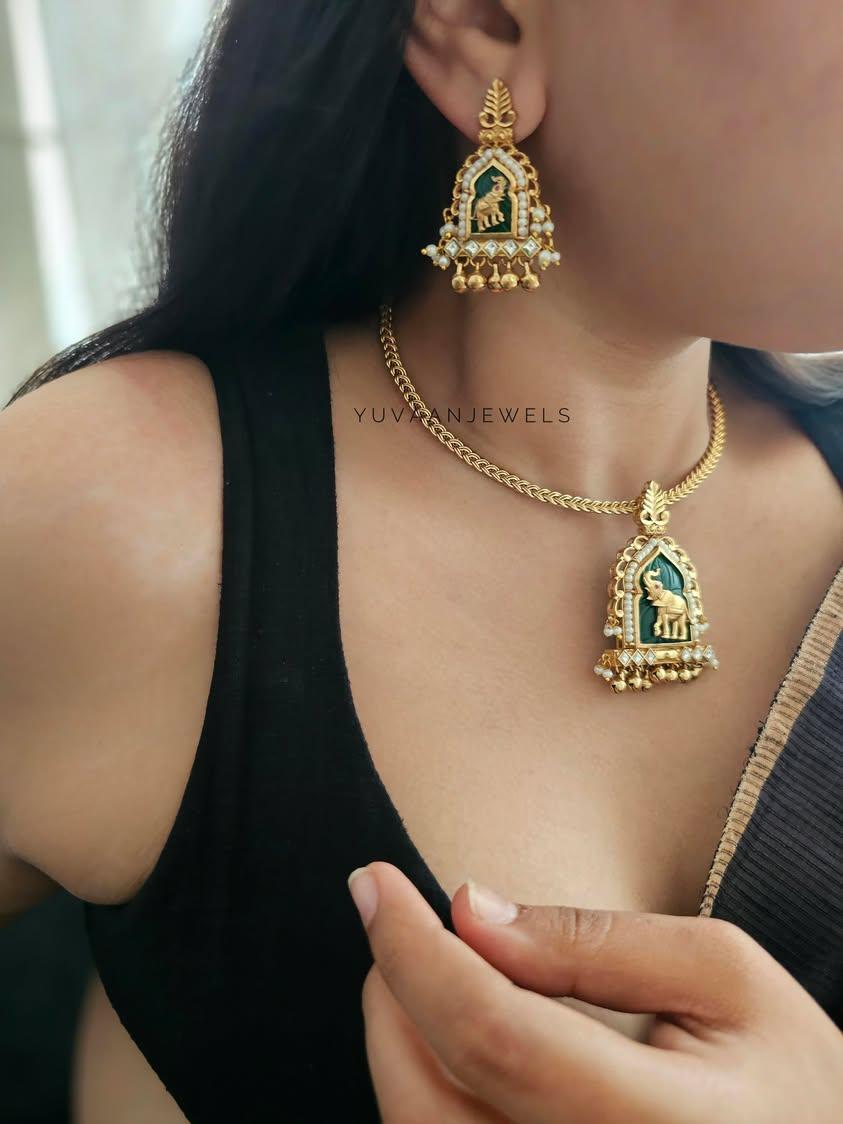 Mandira hasli Thumbnail