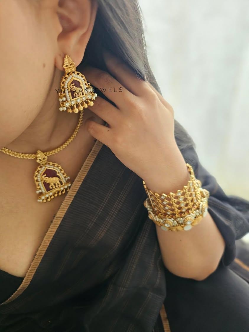 Mandira hasli Thumbnail