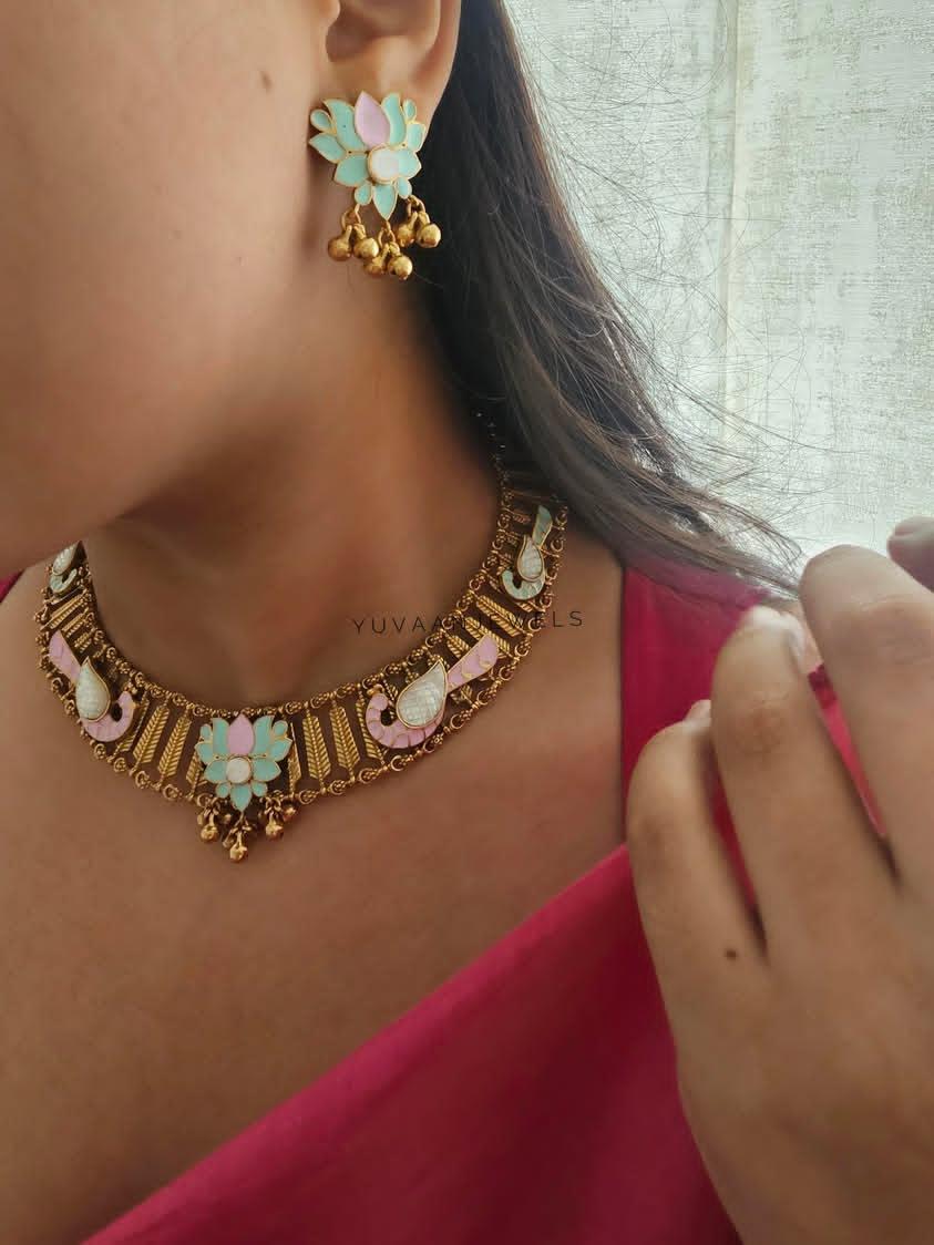 Baugh handcarved necklace Thumbnail