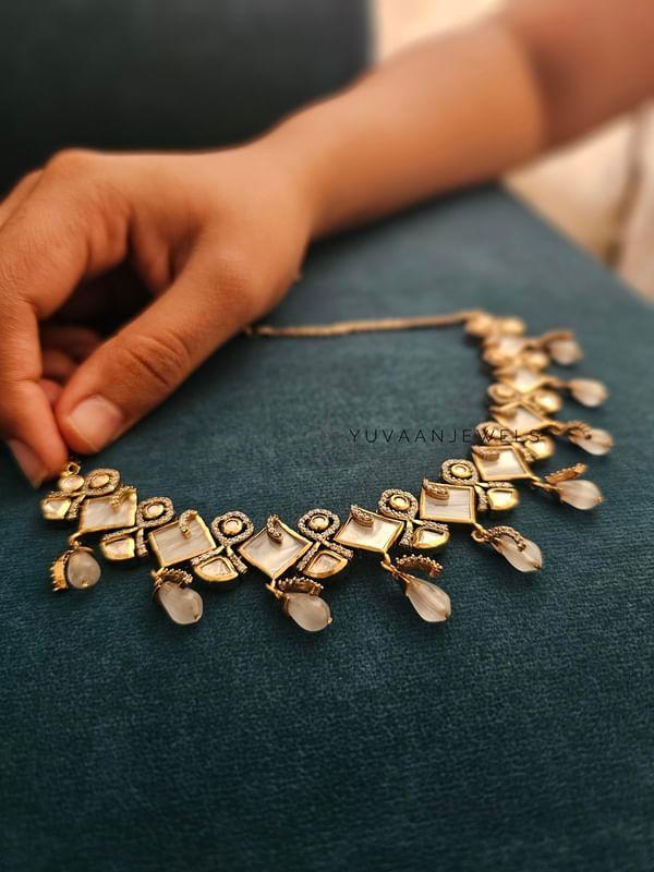 Elara - mother of pearl Necklace Thumbnail