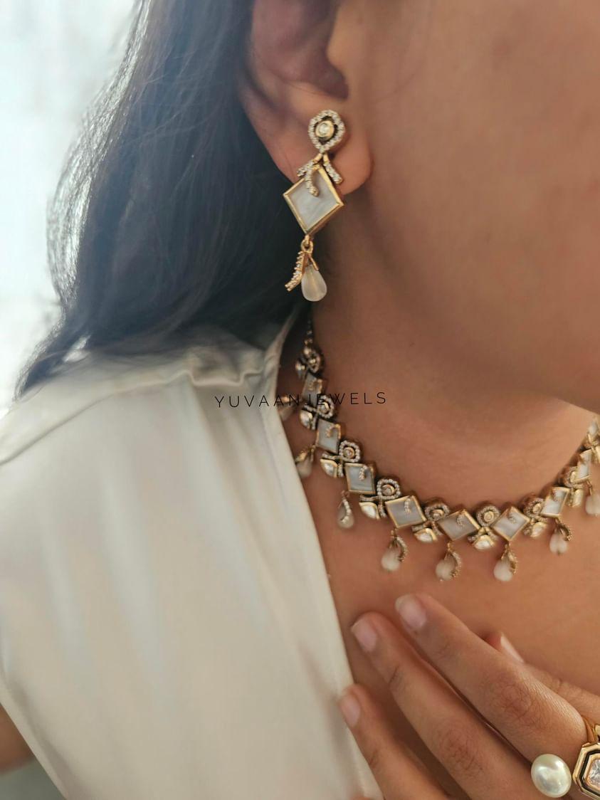 Elara - mother of pearl Necklace Thumbnail