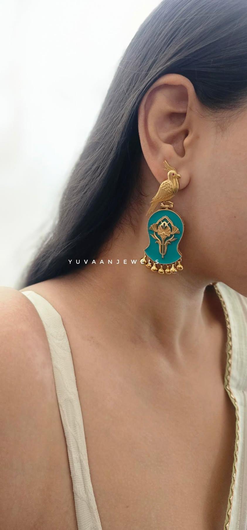 Halia bird motif handcrafted earring Thumbnail