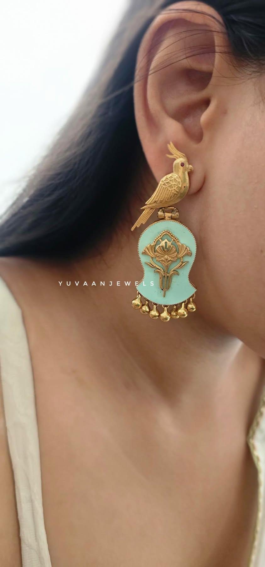 Halia bird motif handcrafted earring Thumbnail