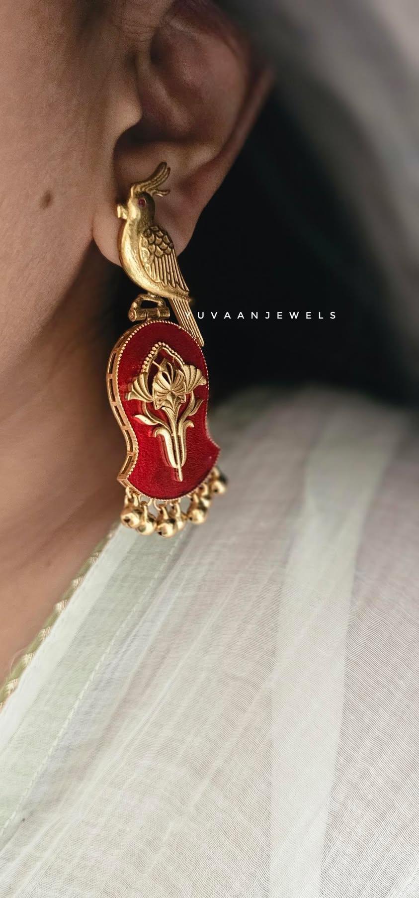 Halia bird motif handcrafted earring Thumbnail