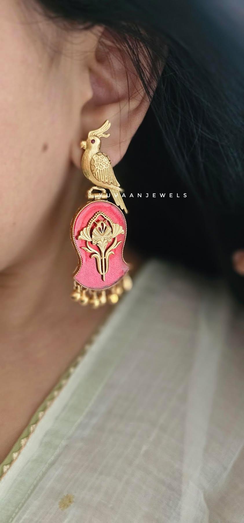 Halia bird motif handcrafted earring Thumbnail