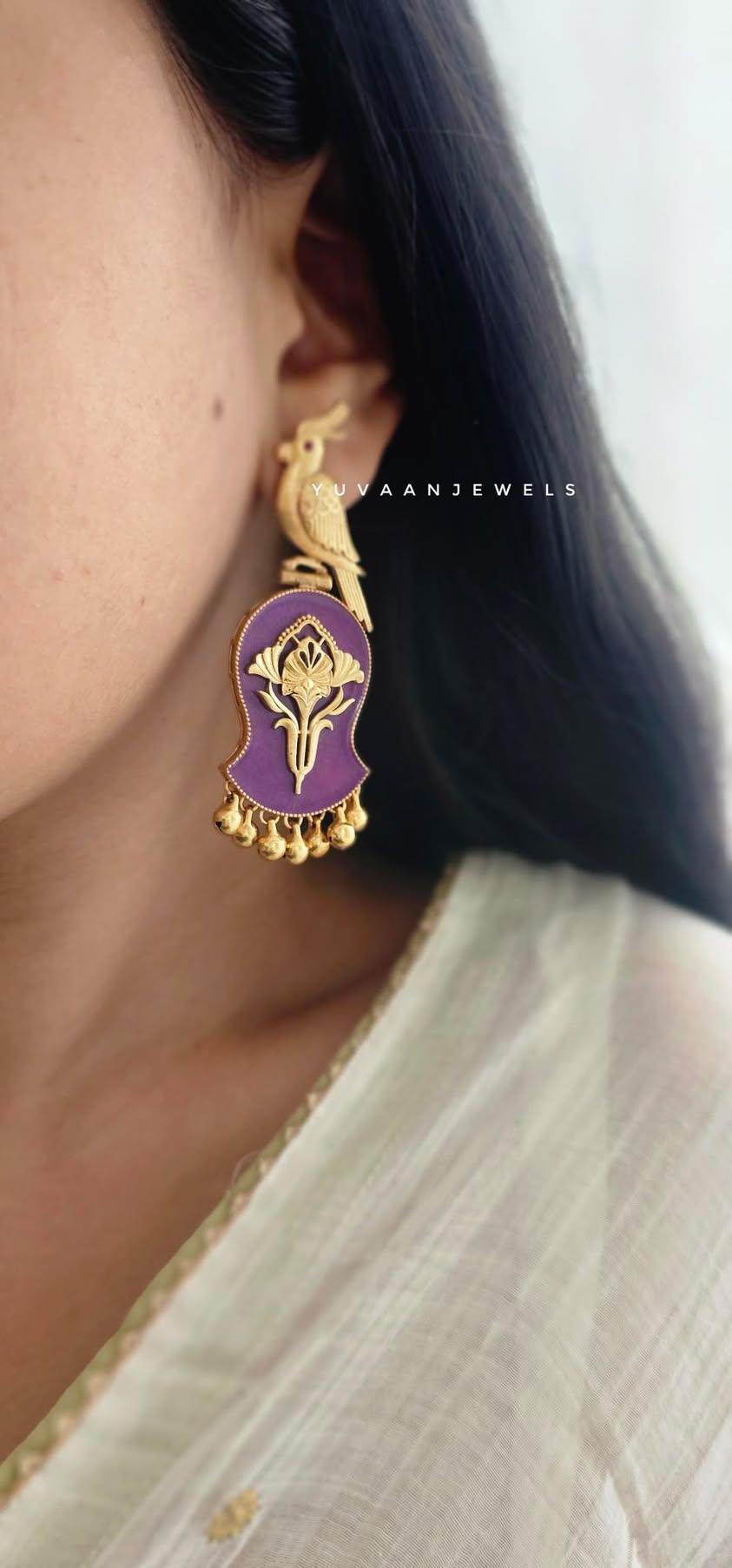Halia bird motif handcrafted earring Thumbnail