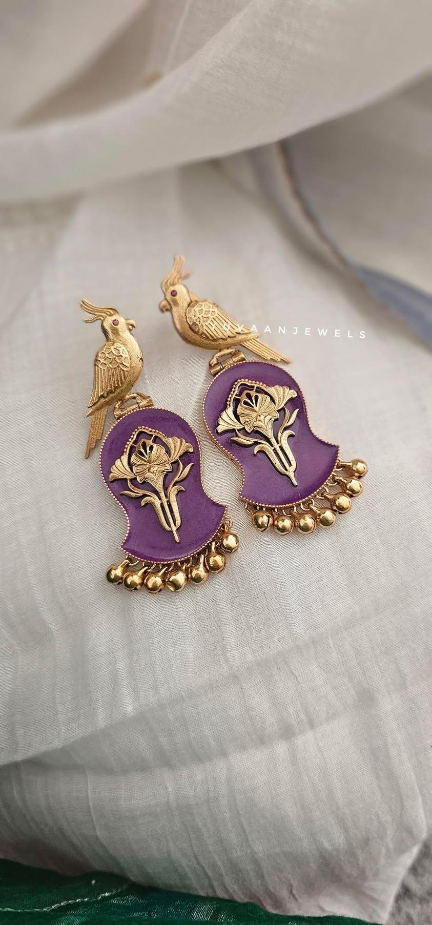 Halia bird motif handcrafted earring Thumbnail