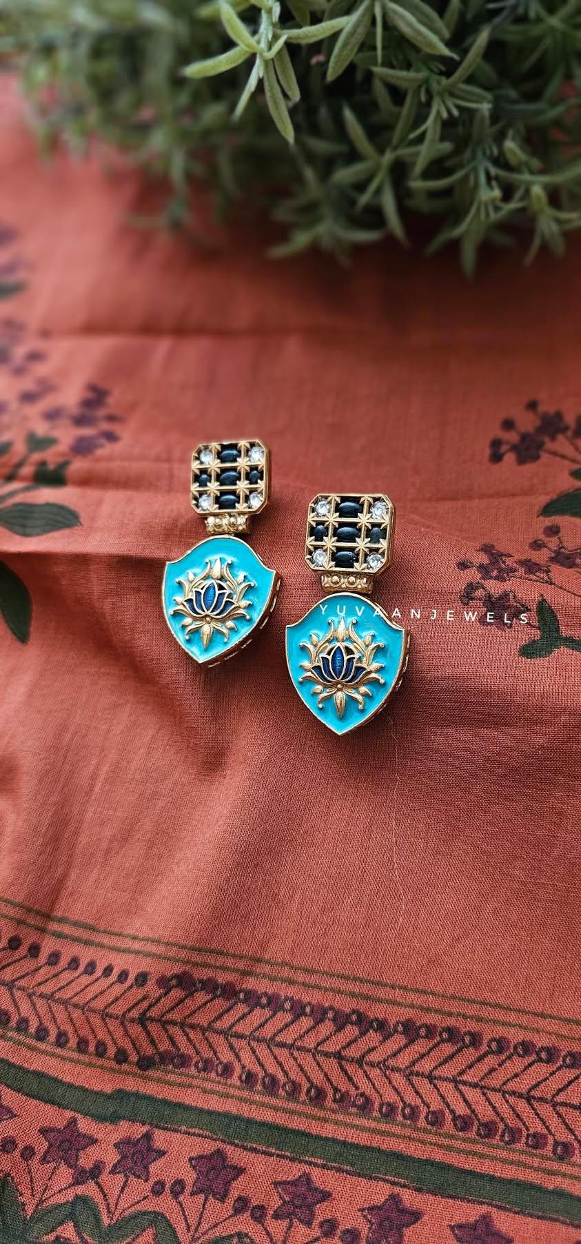 Farah handcrafted earring Thumbnail
