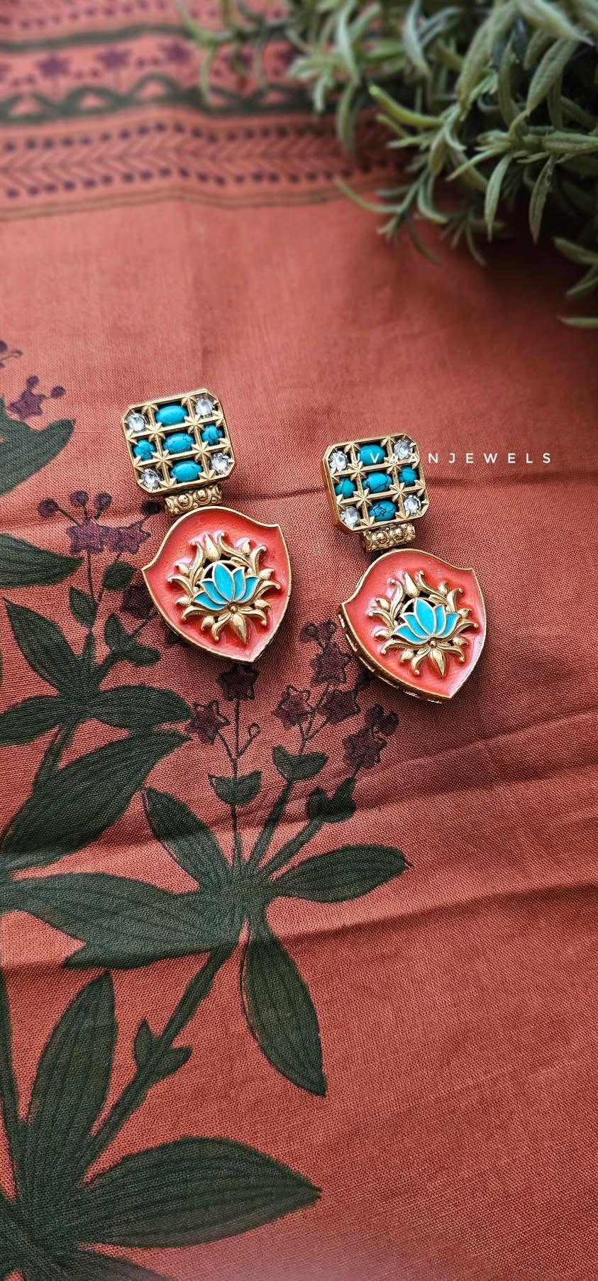 Farah handcrafted earring Thumbnail