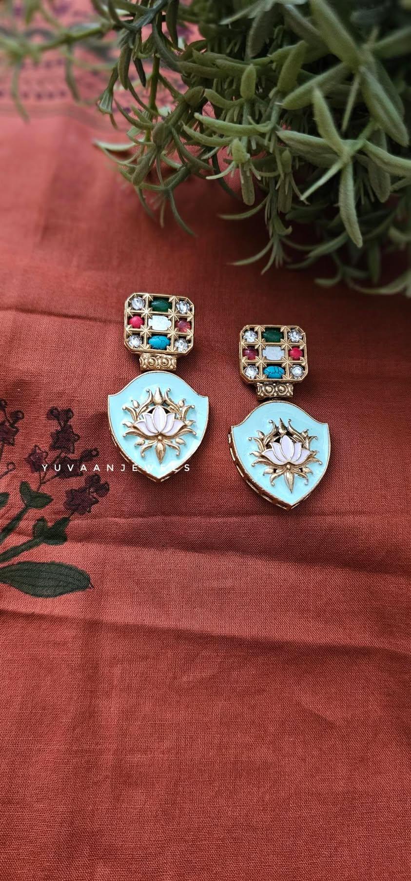 Farah handcrafted earring Thumbnail