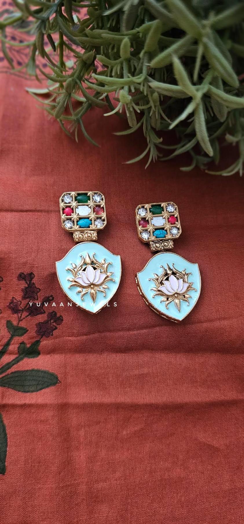 Farah handcrafted earring Thumbnail