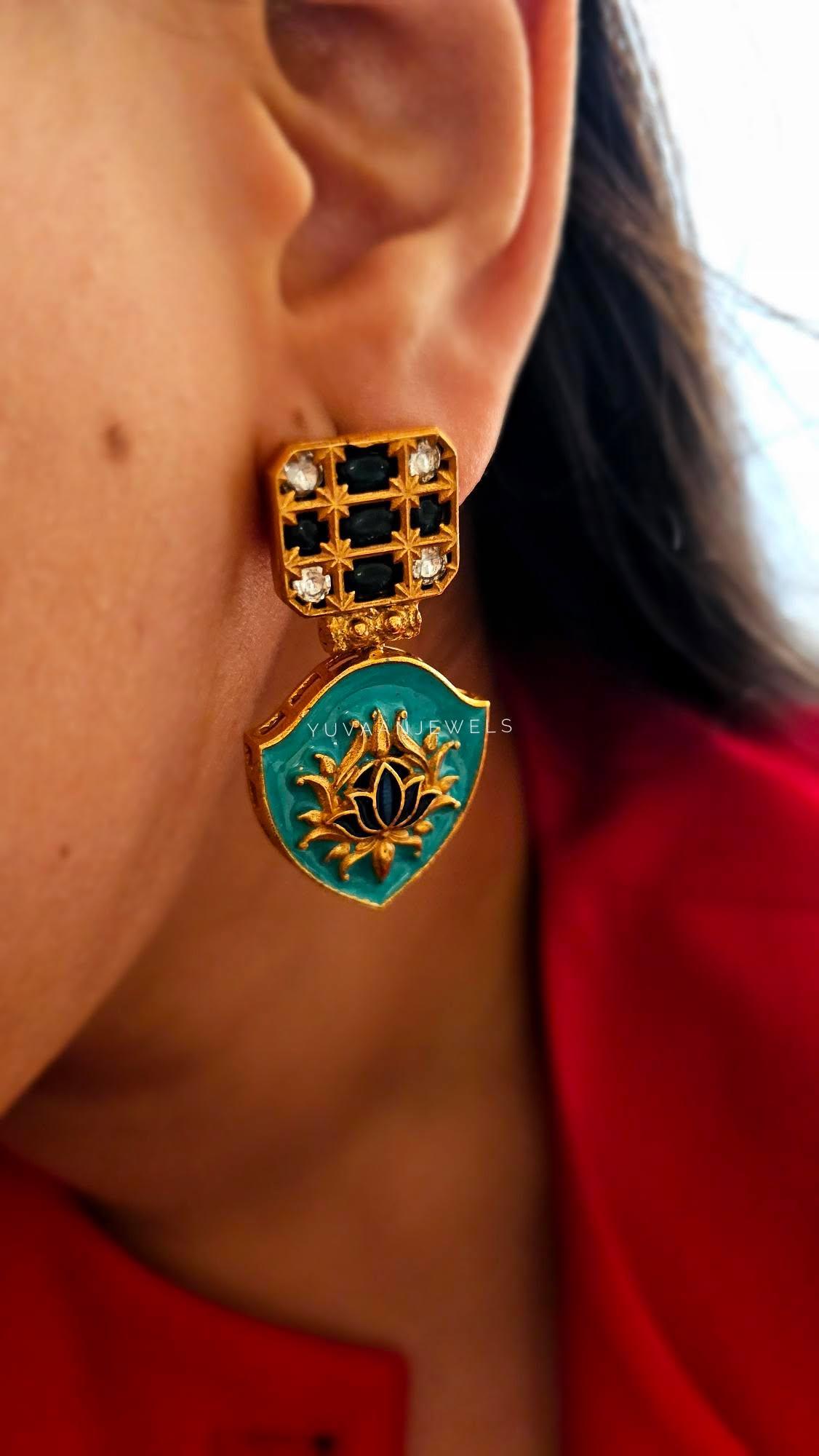 Farah handcrafted earring Thumbnail