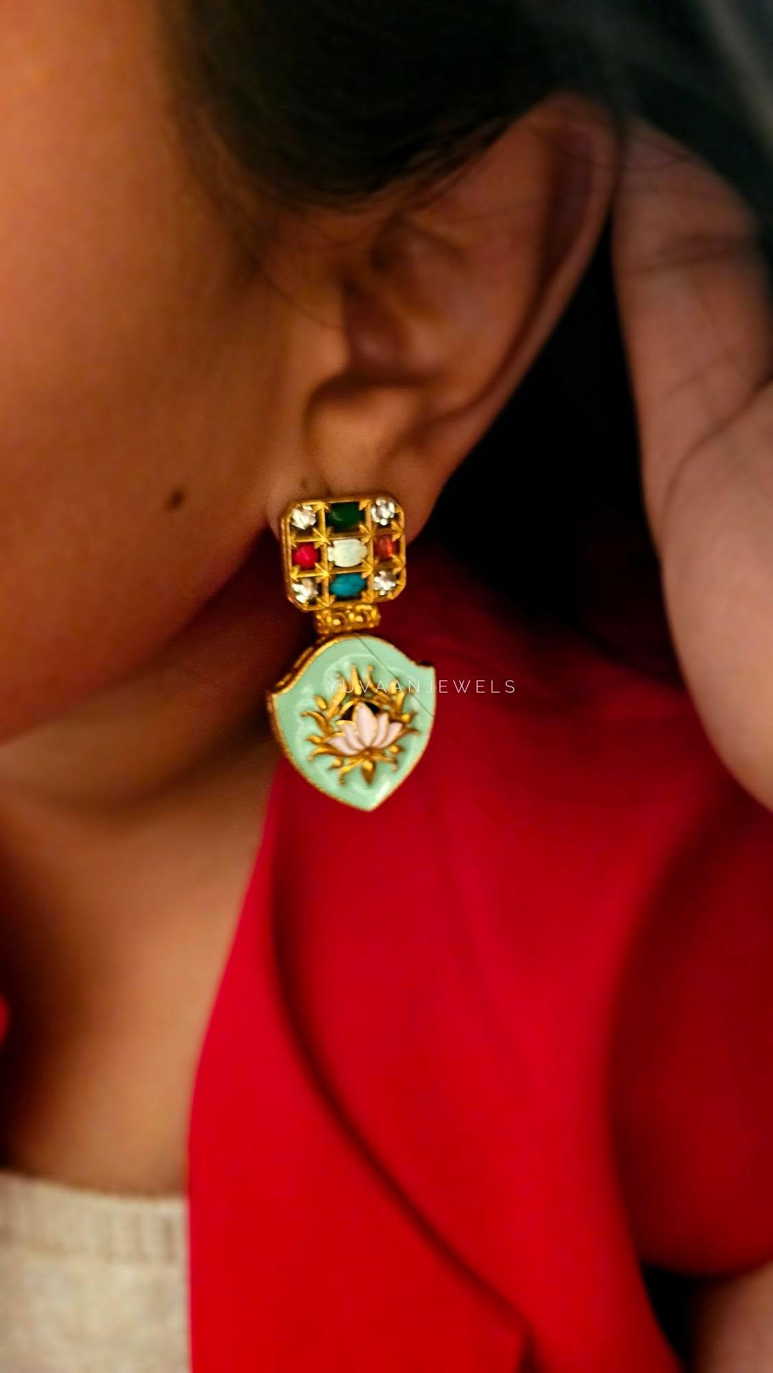 Farah handcrafted earring Thumbnail