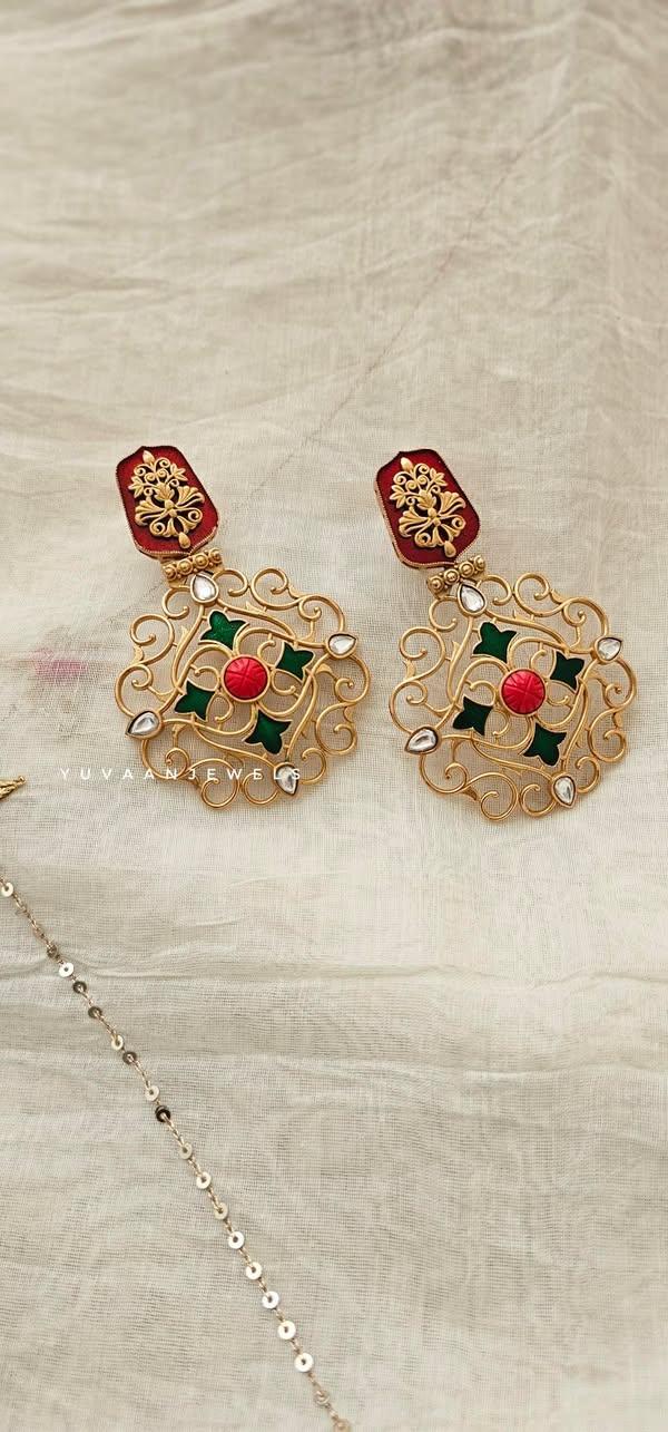 Amiara delicate chaandbali with kaan chain Thumbnail