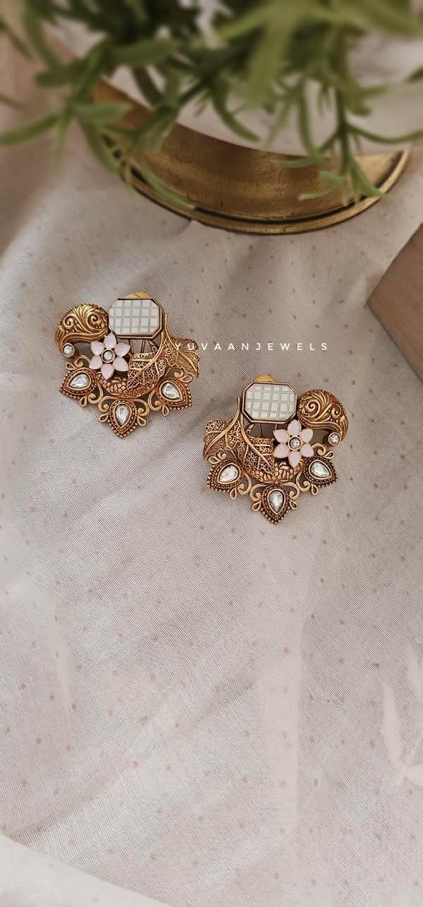 Vayna Studs Thumbnail