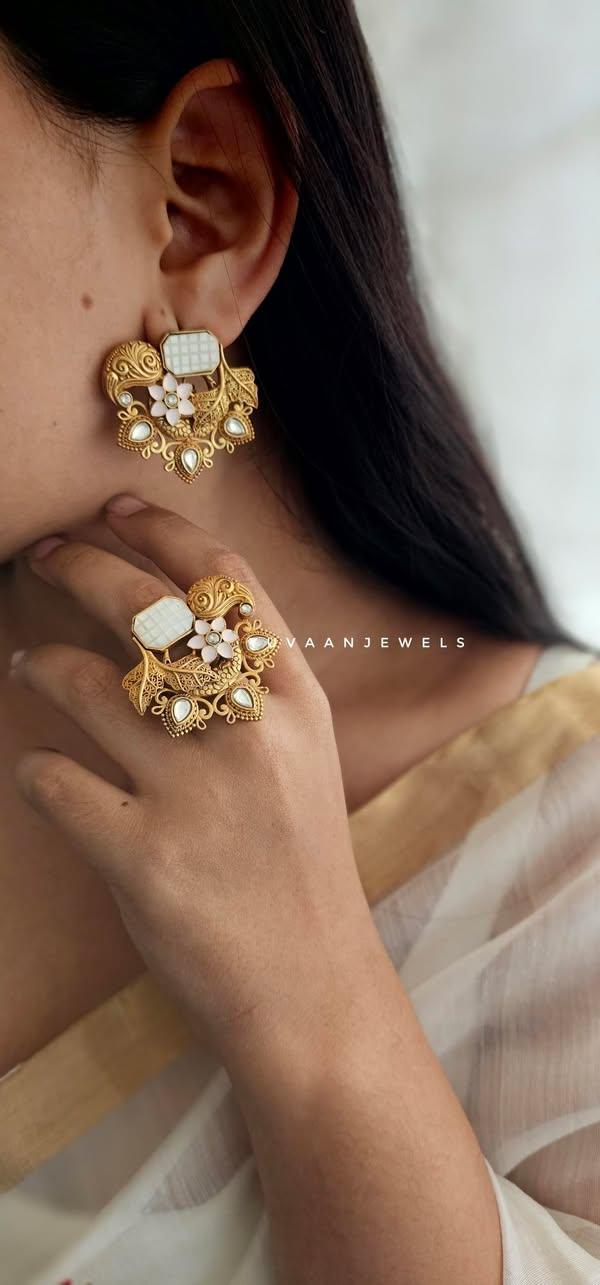 Vayna Studs Thumbnail