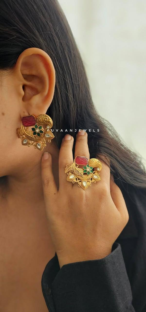 Vayna studs Thumbnail