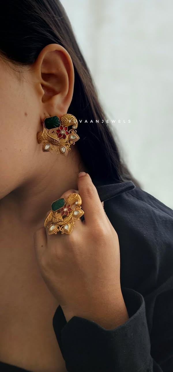 Vayna Studs Thumbnail