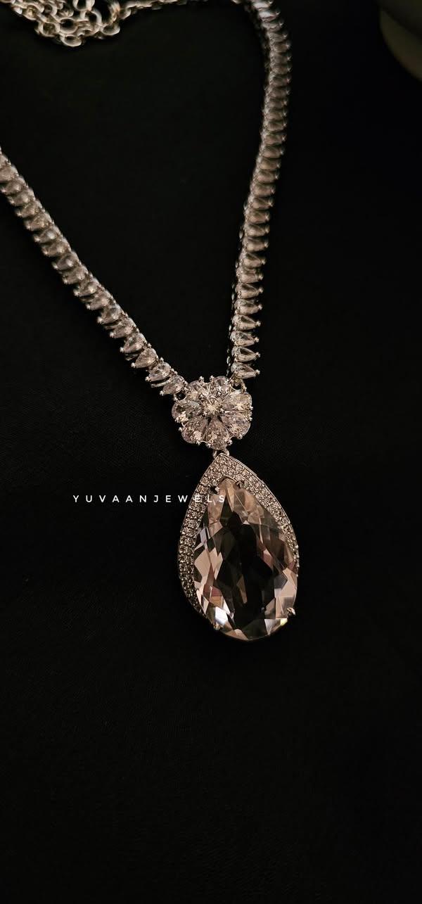 Sargun quartz necklace Thumbnail