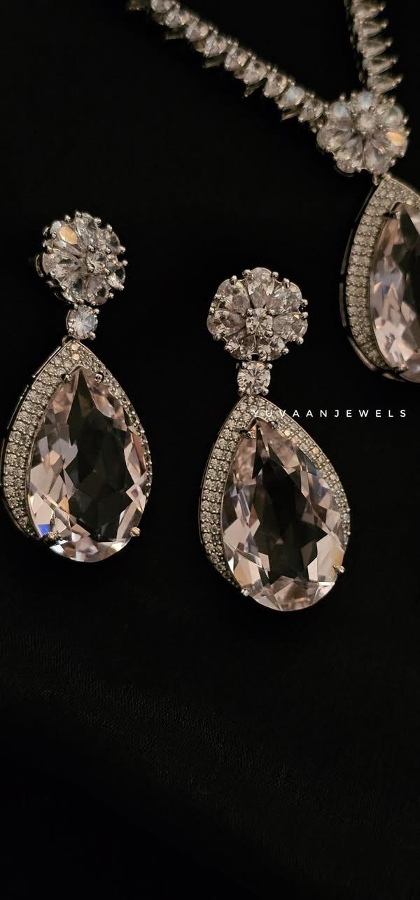 Sargun quartz necklace Thumbnail