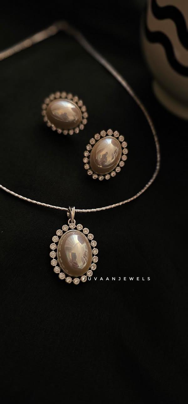 Aura delicate necklace Thumbnail