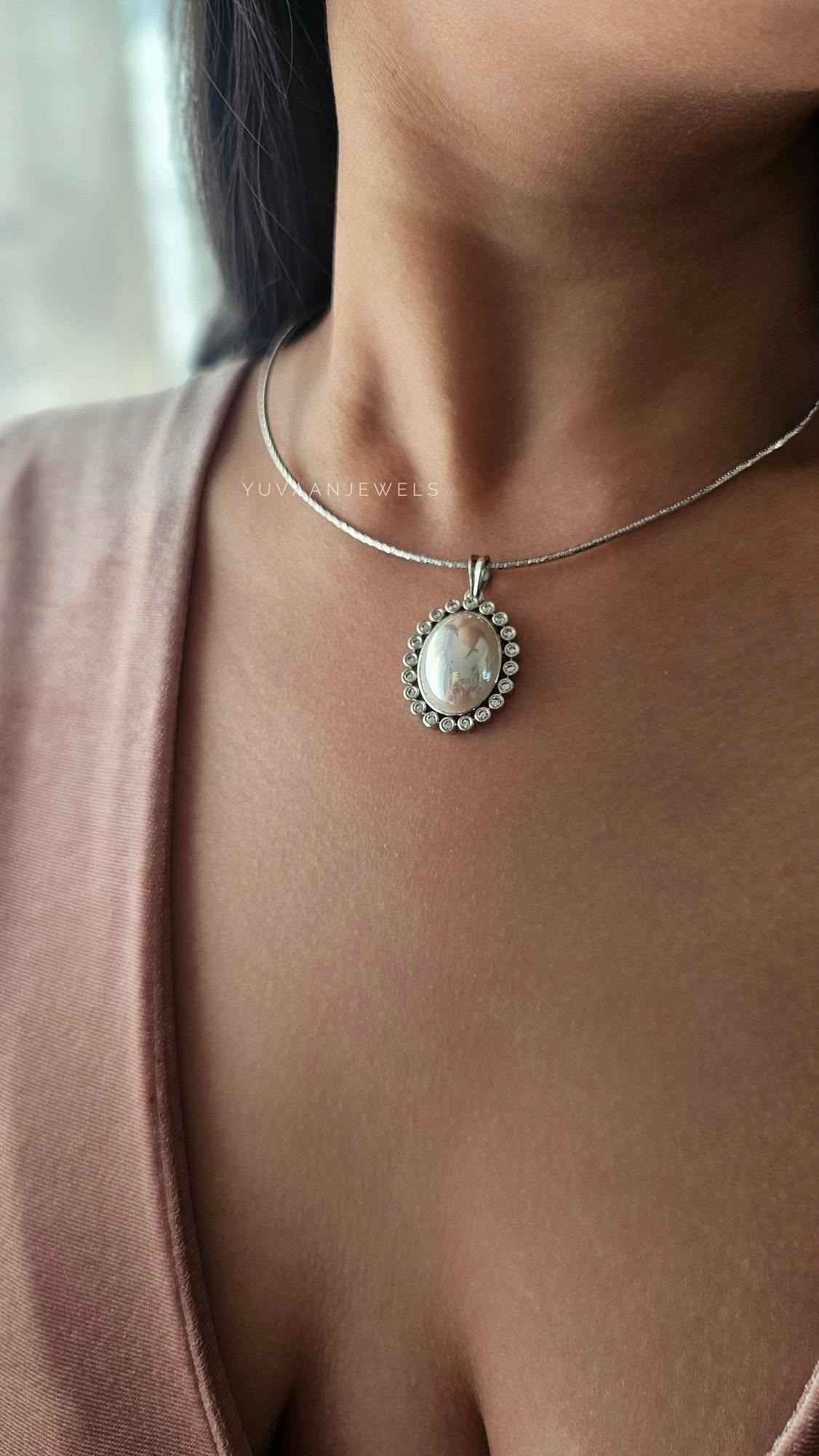 Aura delicate necklace Thumbnail