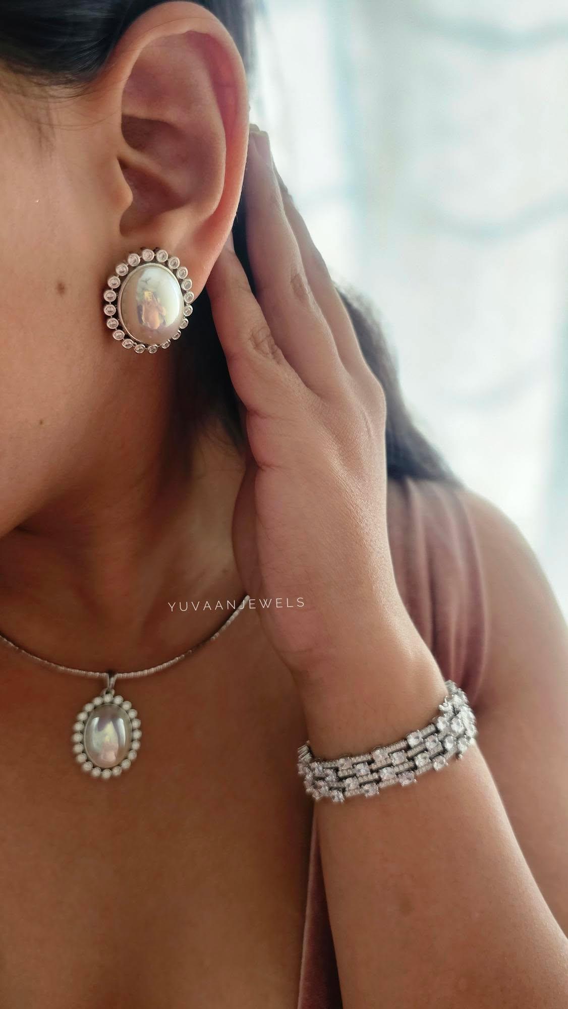 Aura delicate necklace Thumbnail