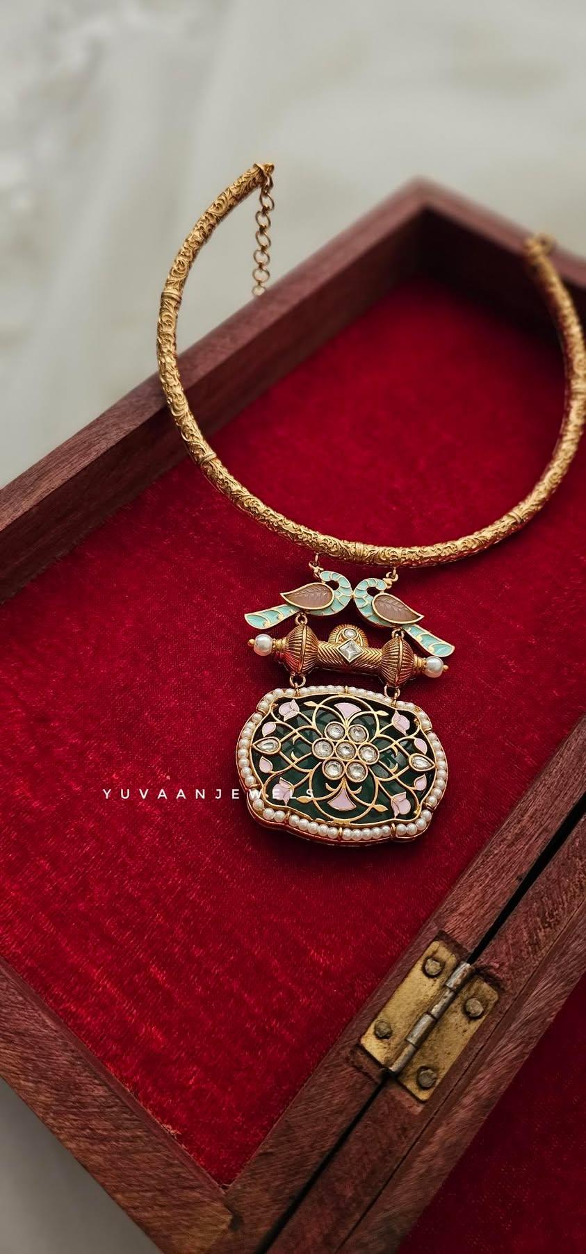 Ridhha hasli necklace Thumbnail