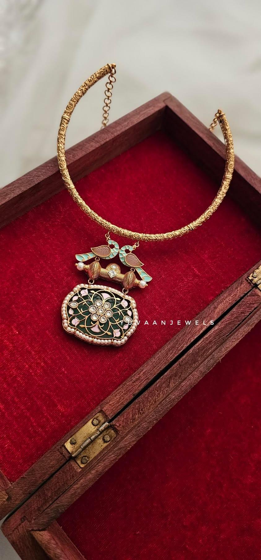 Ridhha hasli necklace Thumbnail
