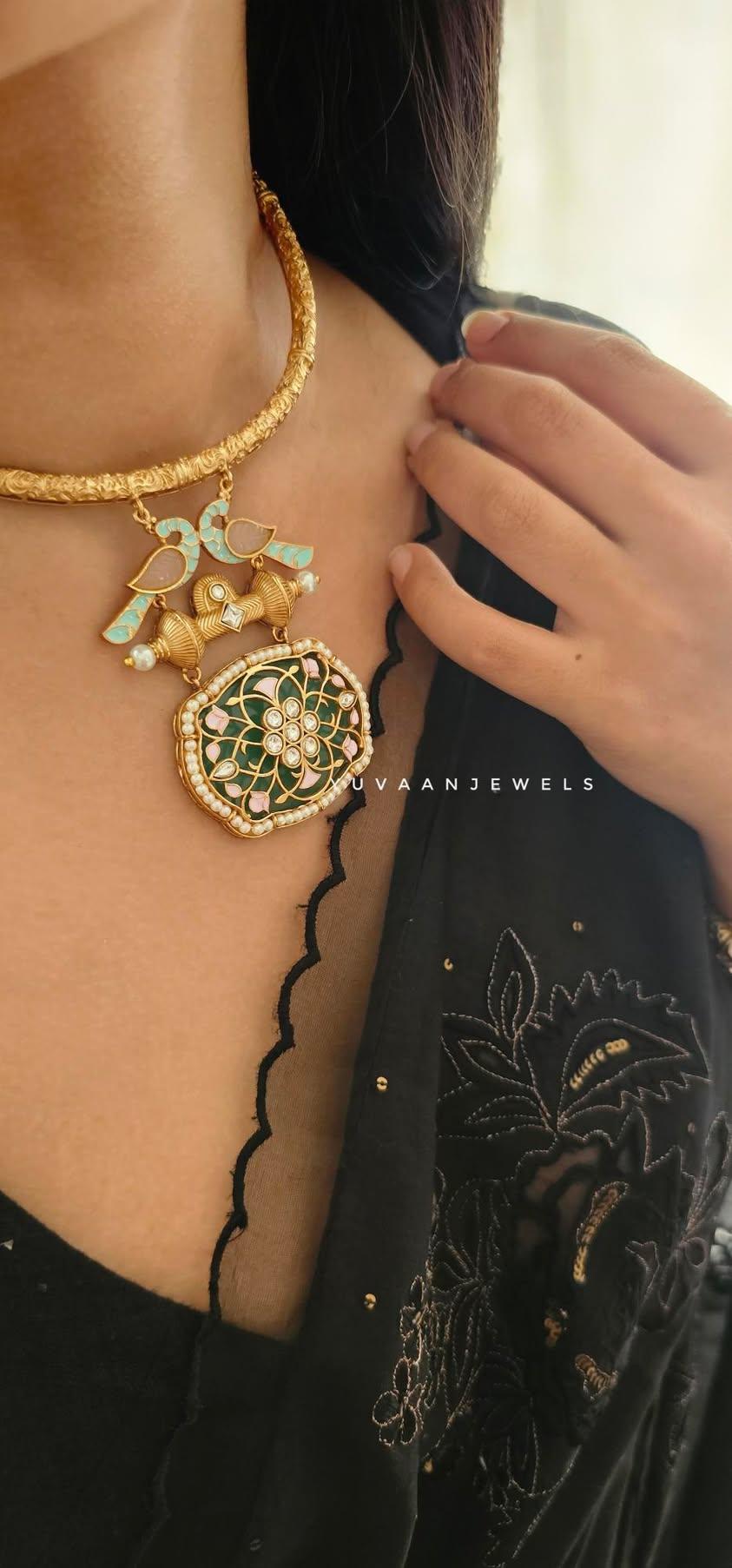 Ridhha hasli necklace Thumbnail