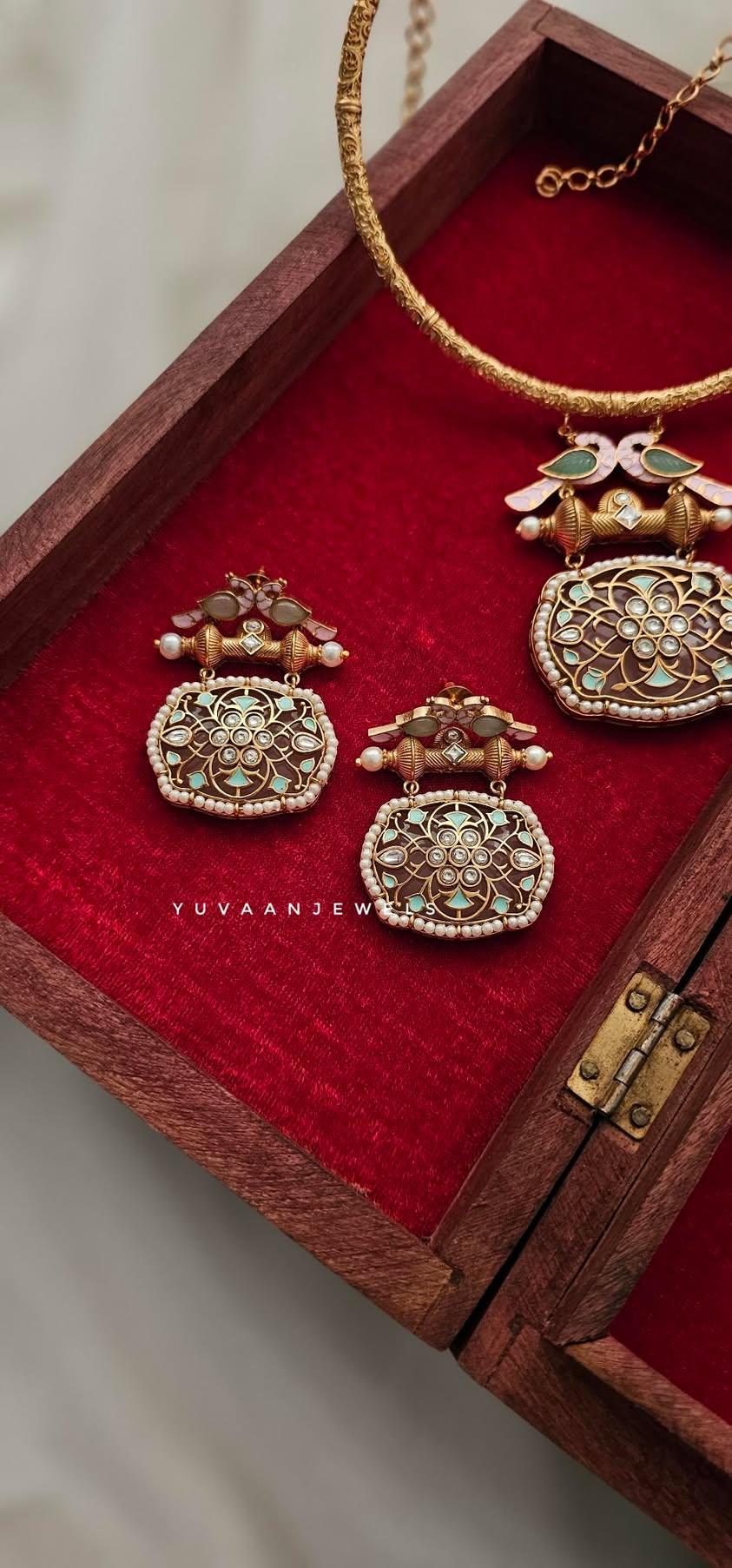 Ridhha hasli necklace Thumbnail