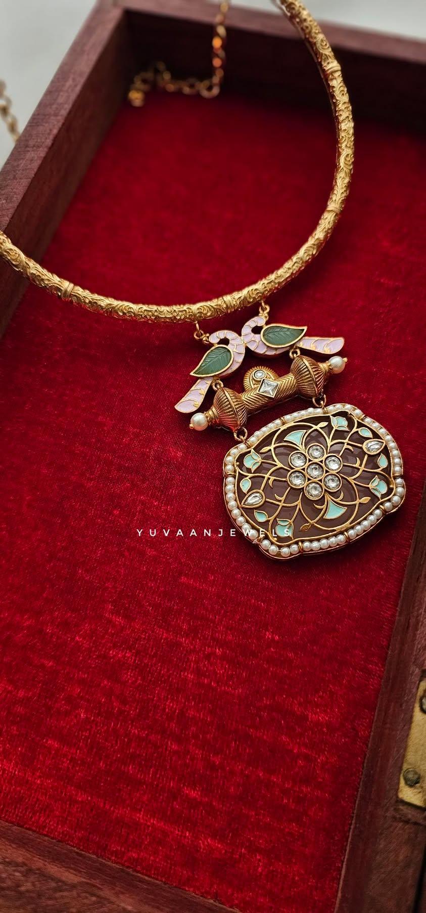 Ridhha hasli necklace Thumbnail