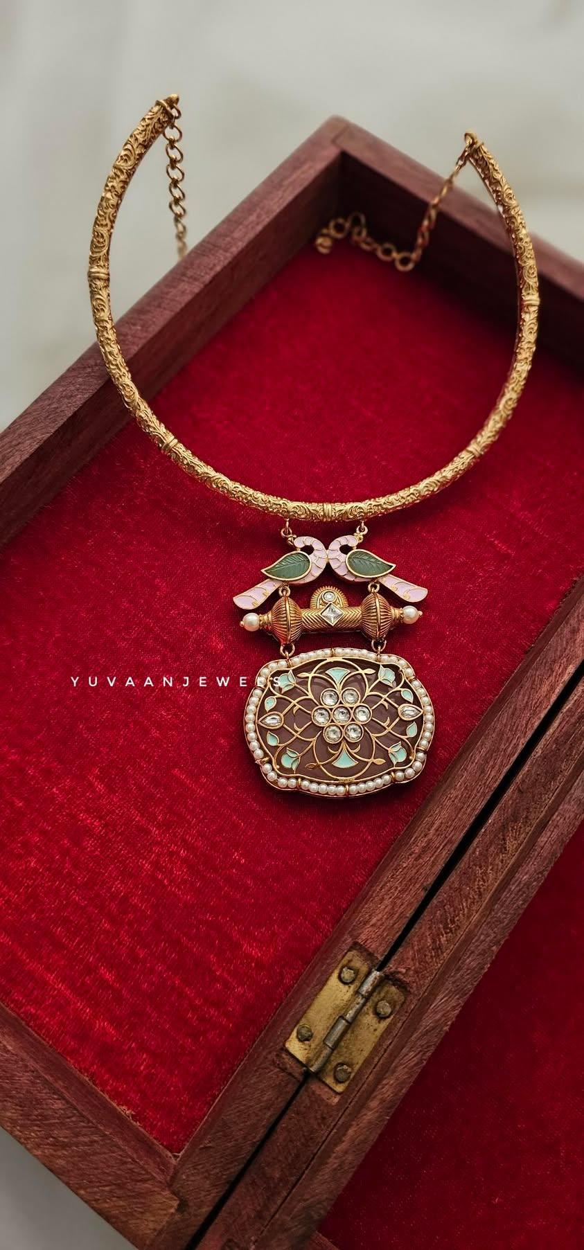 Ridhha hasli necklace Thumbnail