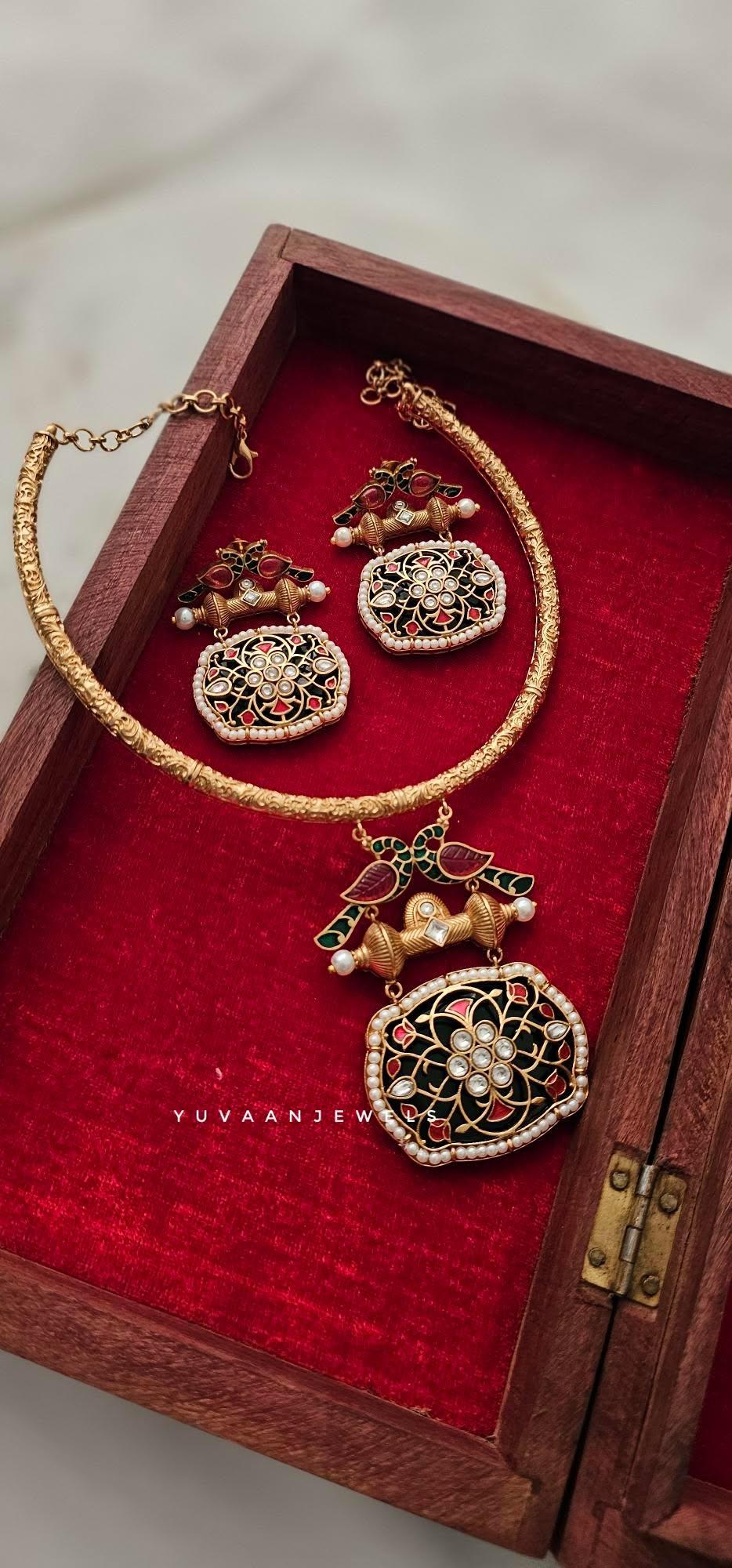 Ridhha hasli necklace Thumbnail