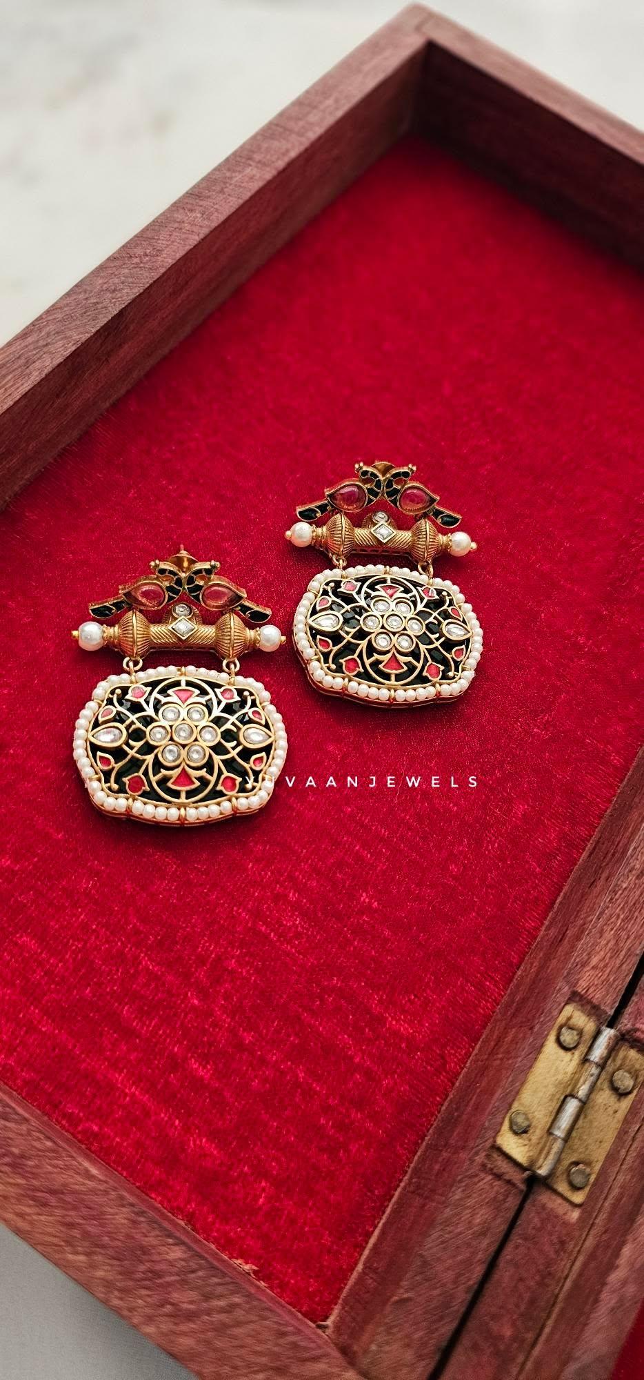 Ridhha hasli necklace Thumbnail