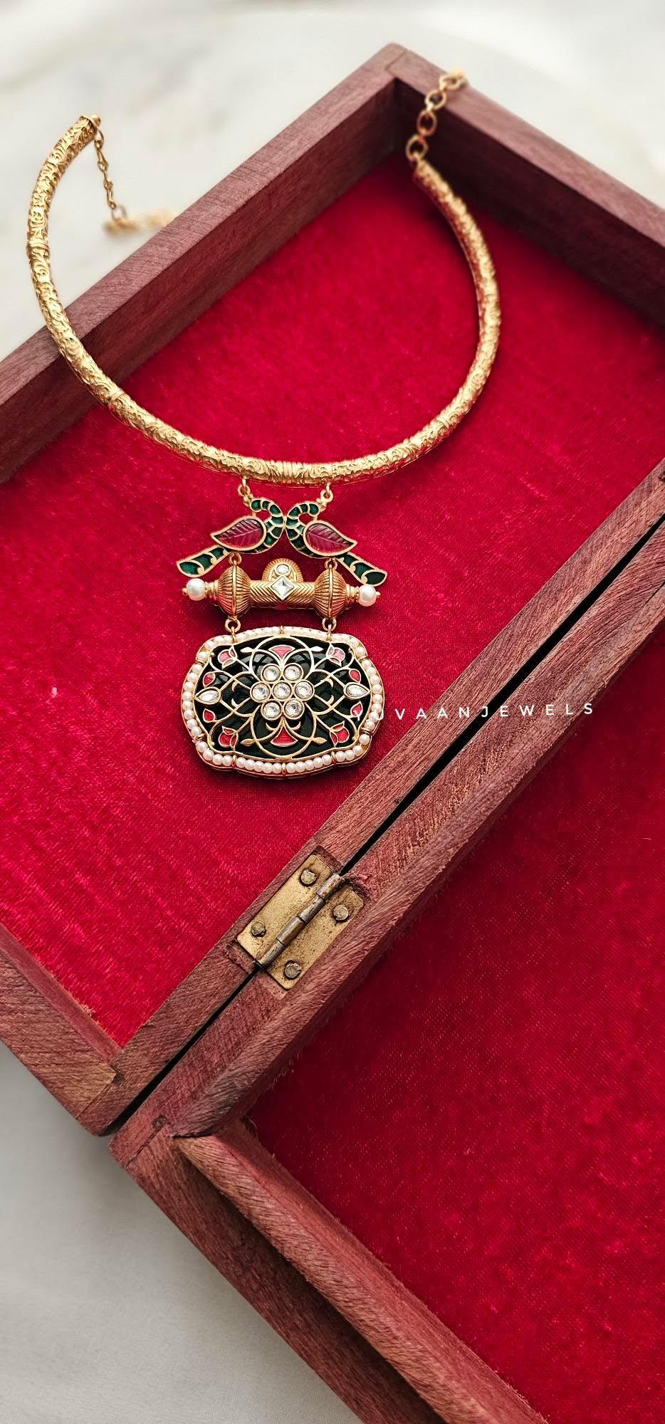 Ridhha hasli necklace Thumbnail