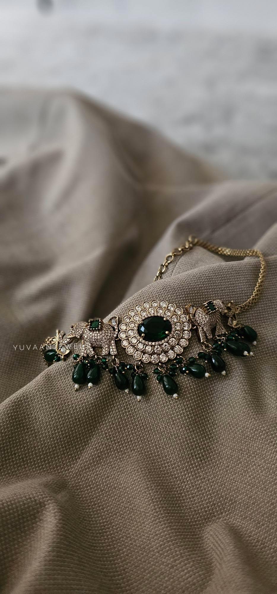 Mahnoor quartz and polki choker Thumbnail