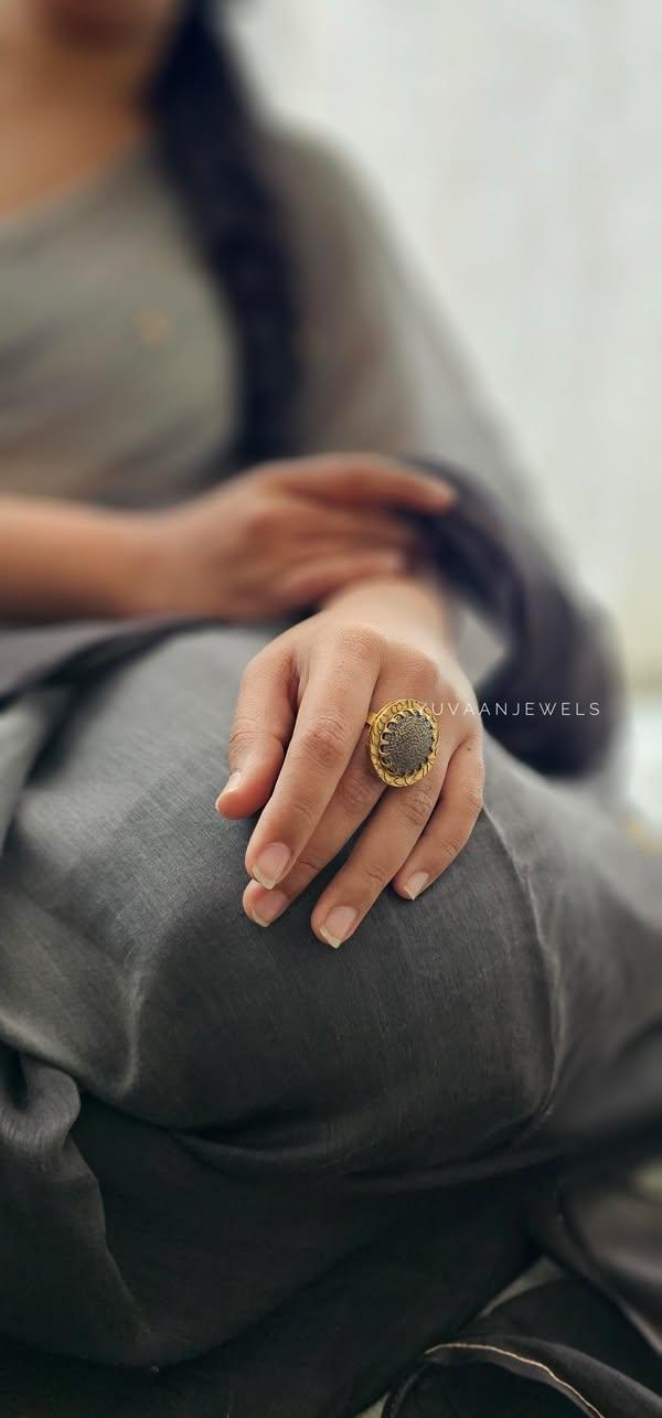 Raya handcrafted ring (Oval) Thumbnail