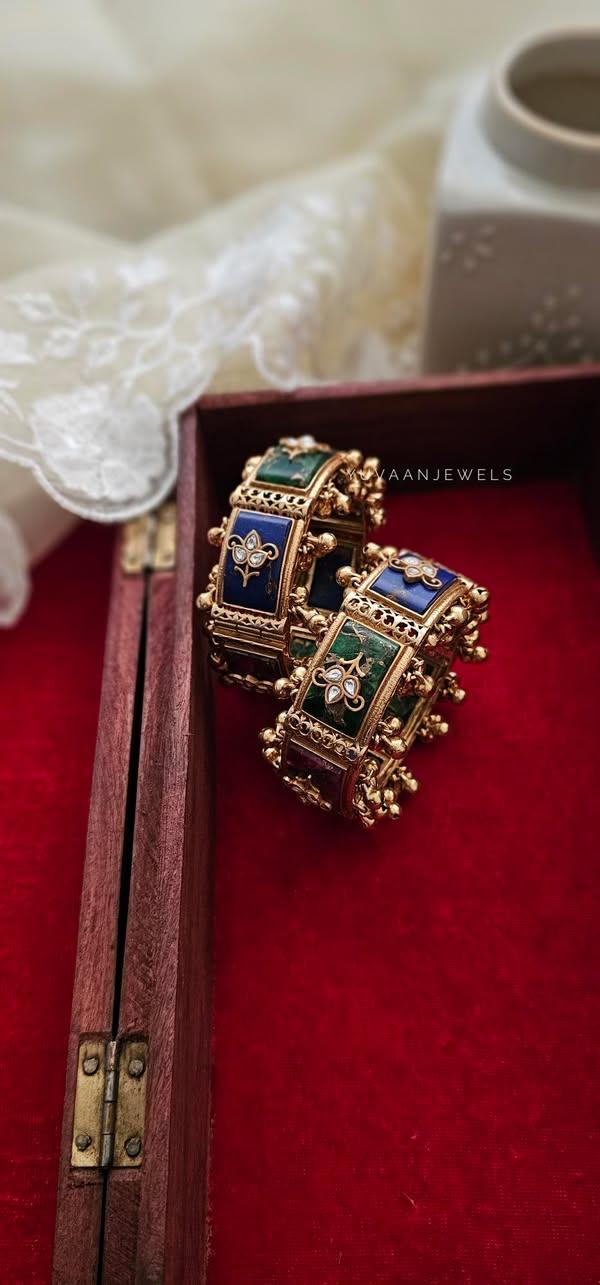 Zia openable quartz bangle Thumbnail