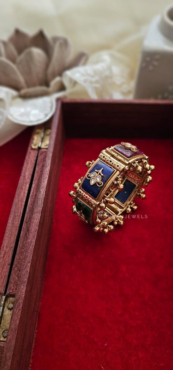 Zia openable quartz bangle Thumbnail