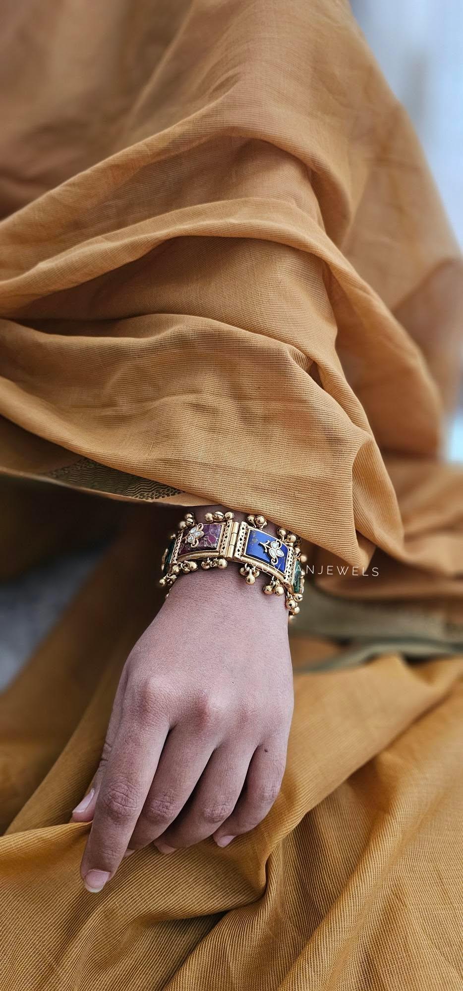 Zia openable quartz bangle Thumbnail