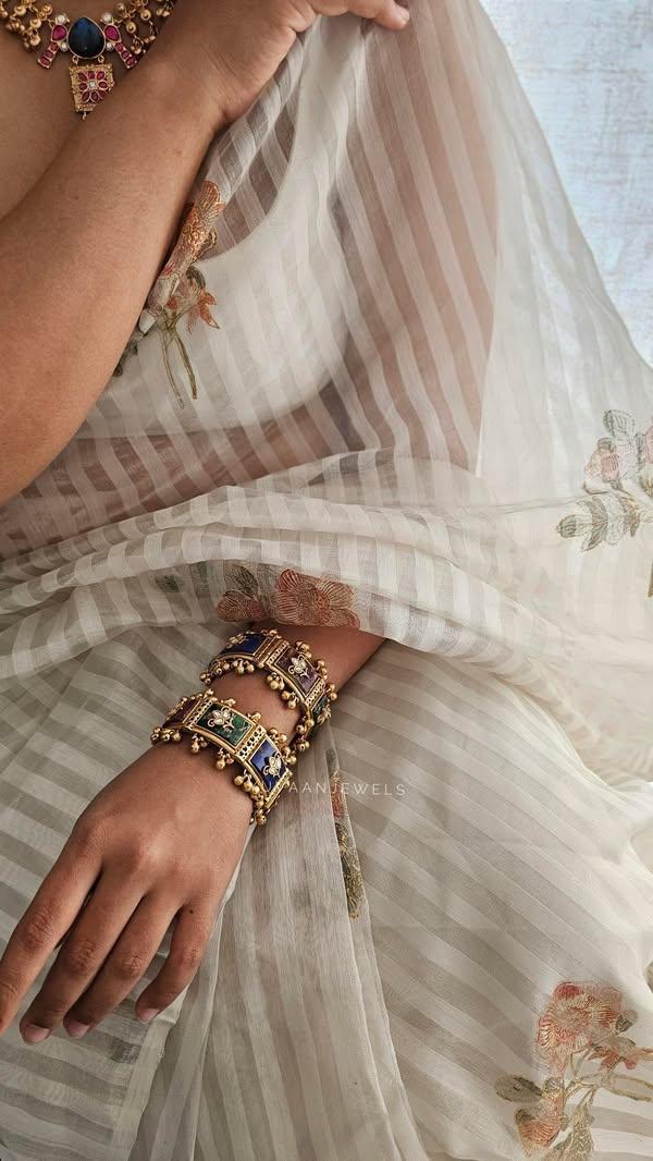 Zia openable quartz bangle Thumbnail