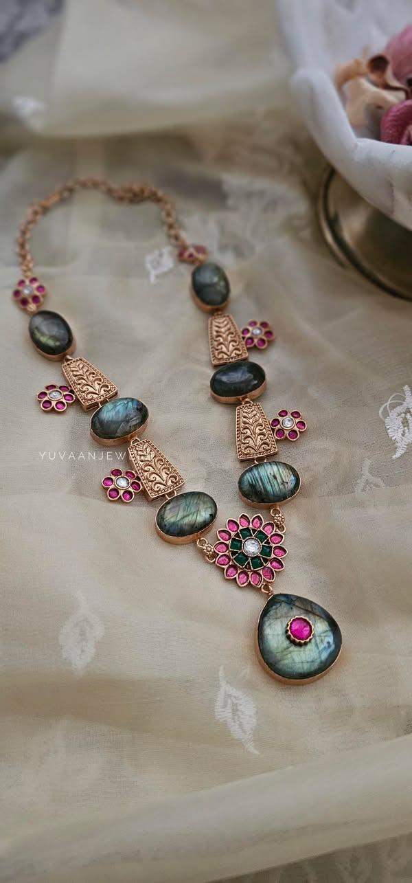 Navodya handcrafted necklace Thumbnail