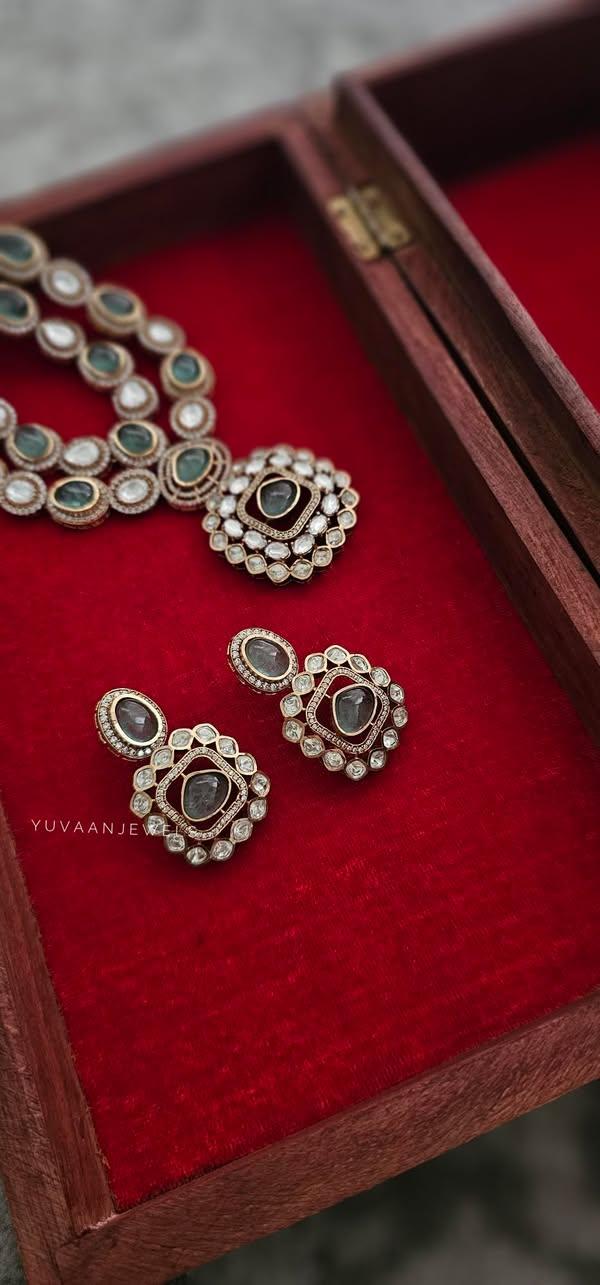 Madhushree quartz and polki necklace Thumbnail