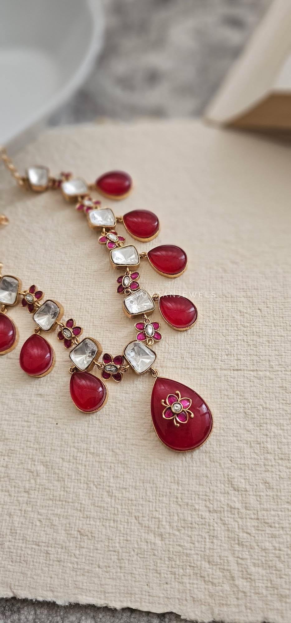 Neela Quartz And Polki Necklace Thumbnail