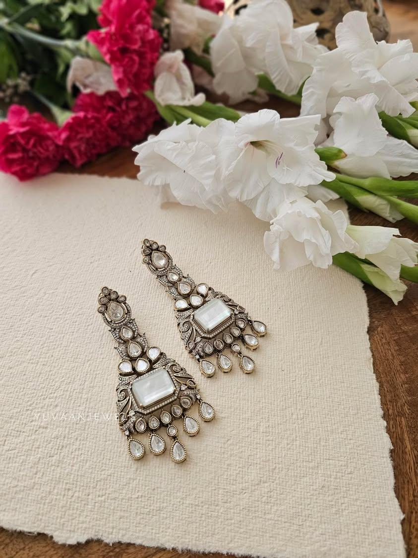 Shia quartz and polki earrings Thumbnail