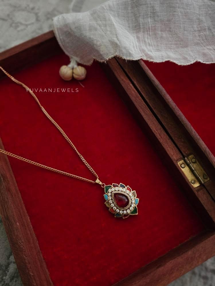 Kerani quartz and Polki Necklace Thumbnail